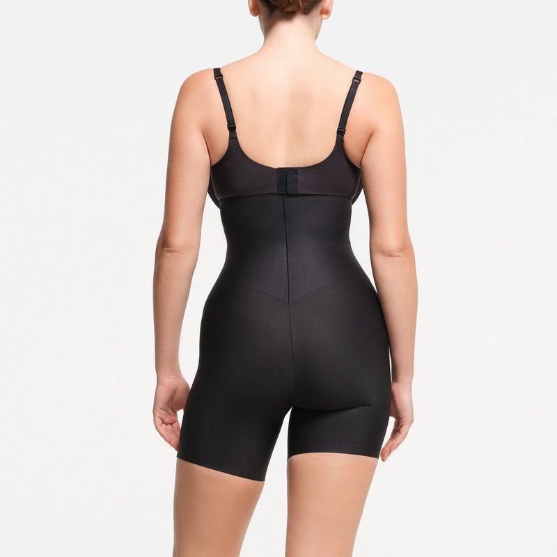 CORE SCULPT HIGH-WAISTED SHORT